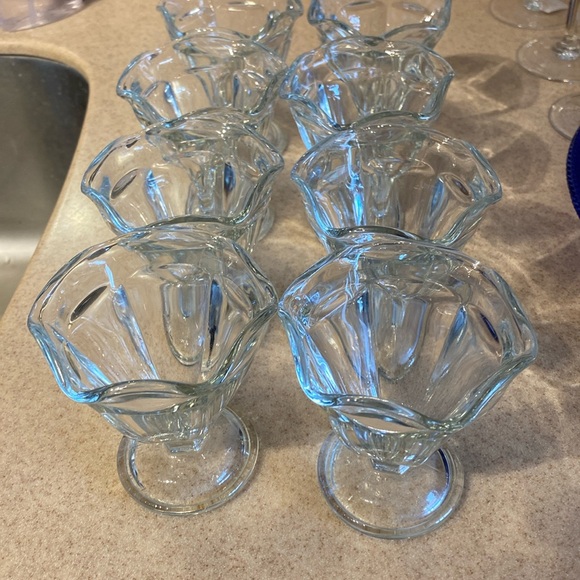 Vintage Anchor Hocking ice cream sundae glasses set of 8. Like new. - Picture 1 of 3